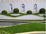 קירות גן המעוצבים מפסולת בניין